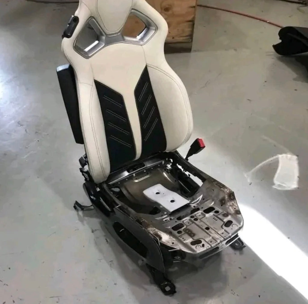 Corvette seats available in racing white