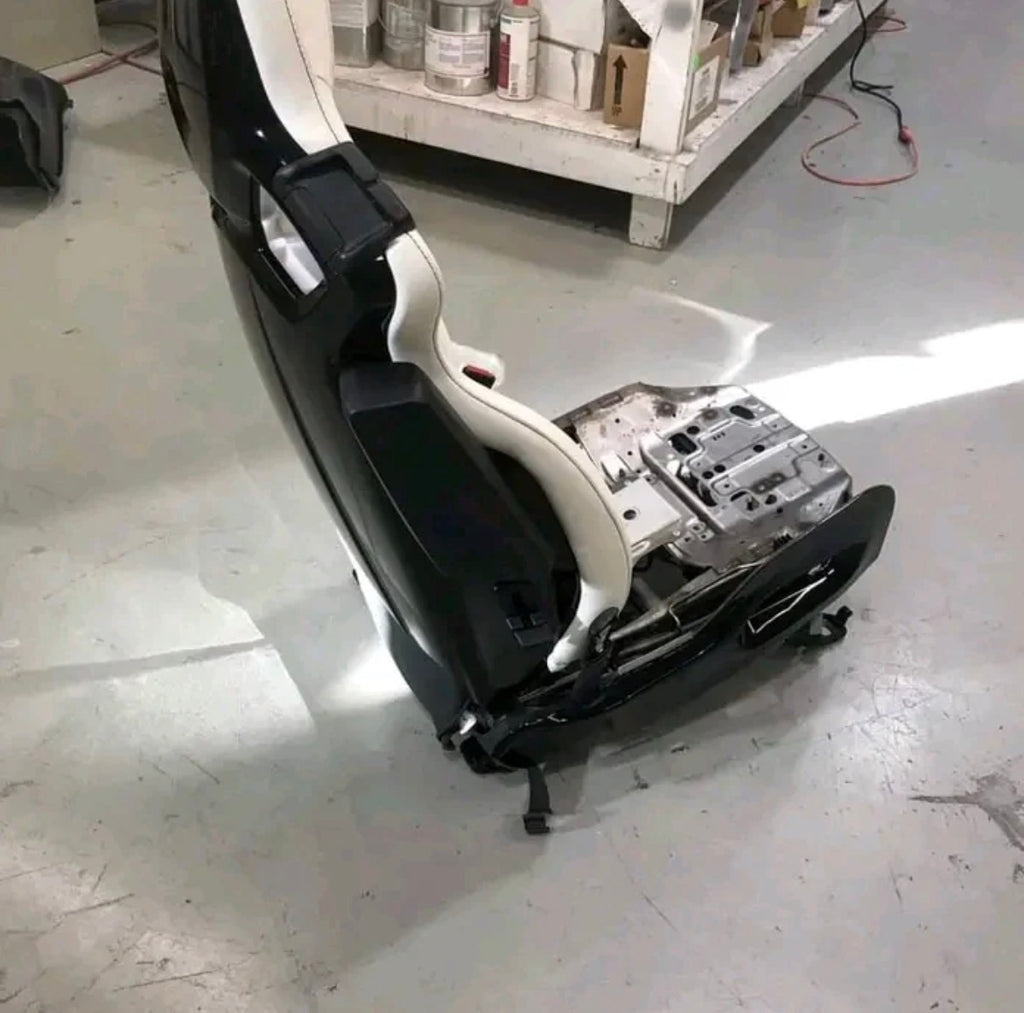 Corvette seats available in racing white